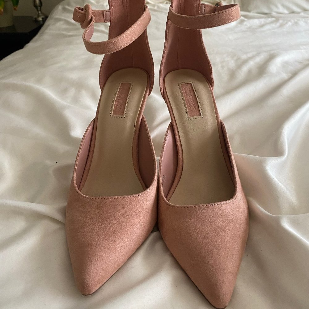 Forever 21 Faux Suede Strap Heel Size 7